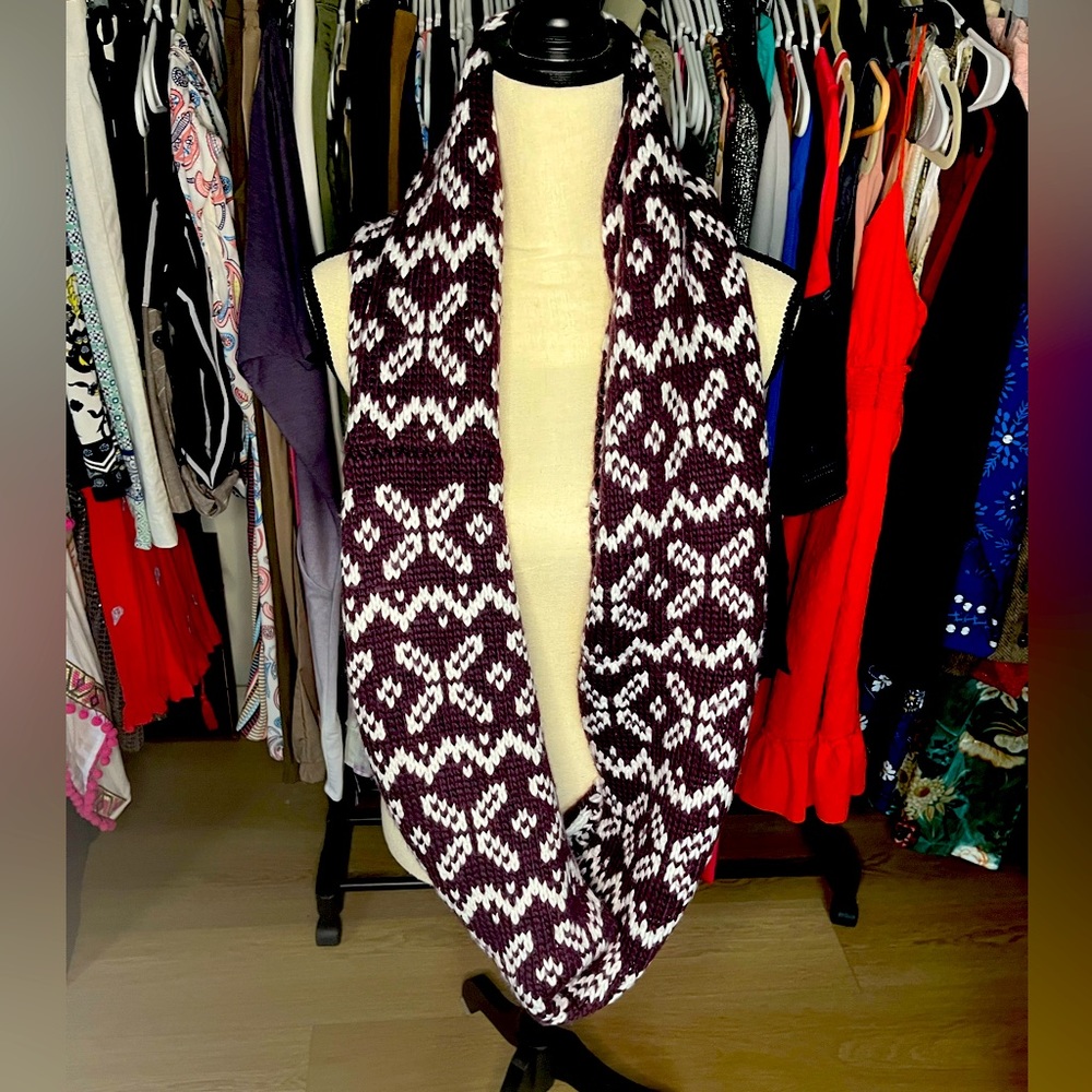 Beautiful EUC knit infinity scarf